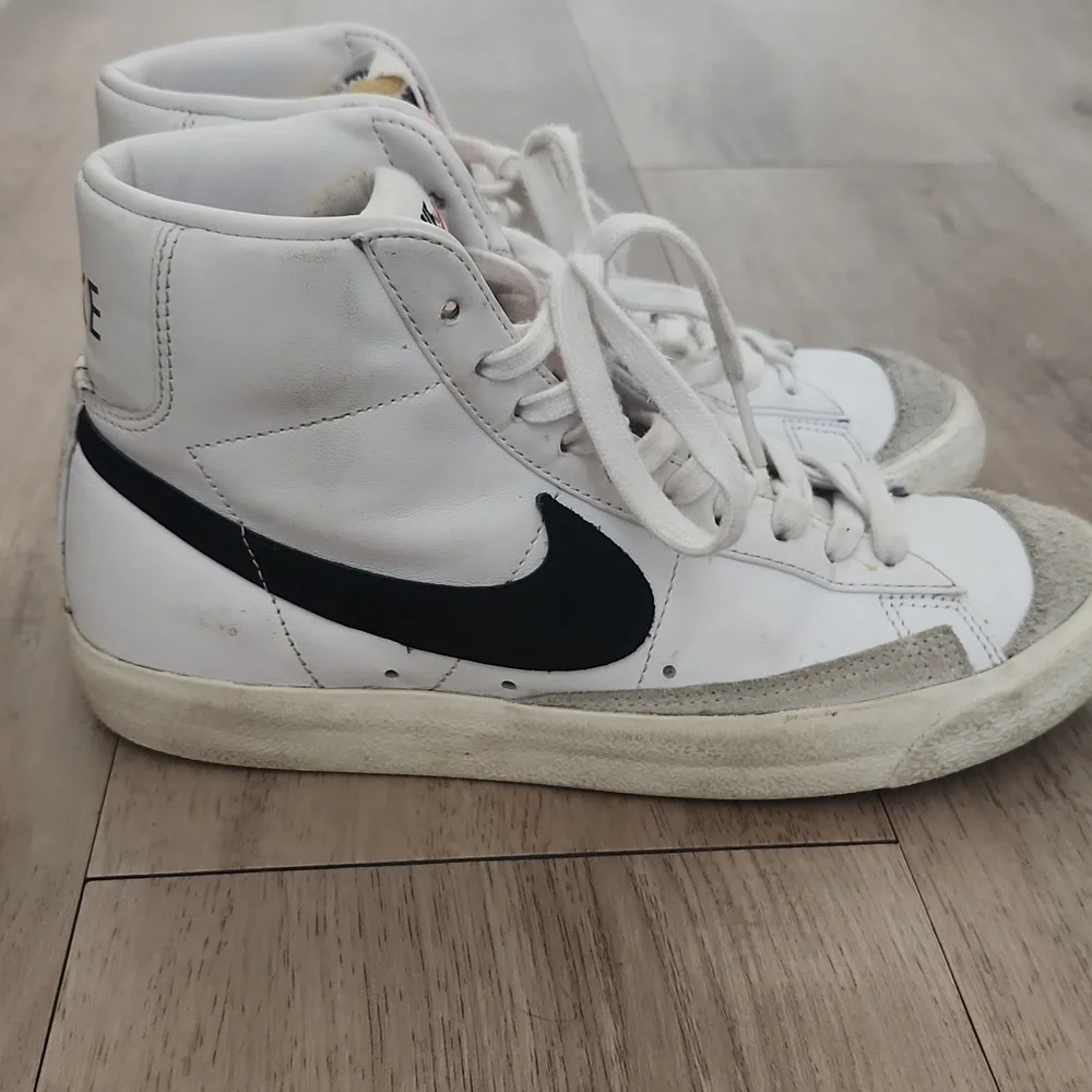 Nike Blazer Mid '77 Womens Shoes